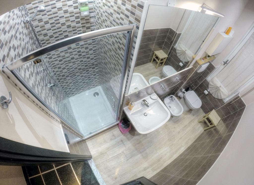 Guesthouse Vittoria Rooms - The Original Since 2015 Genua Pokój zdjęcie